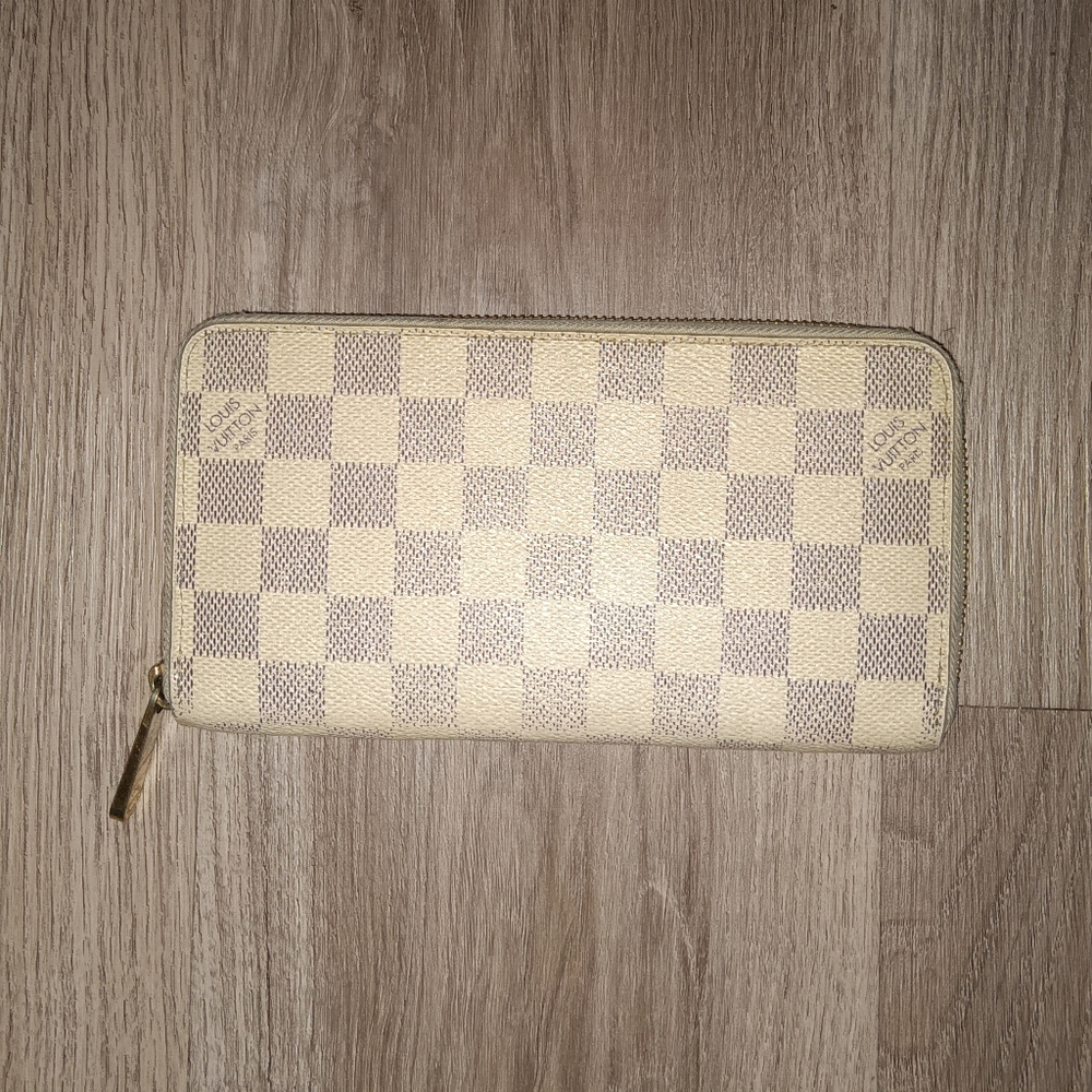 Louis Vuitton Authentic Ivory Leather Damier Azur Clemence Zippy Wallet